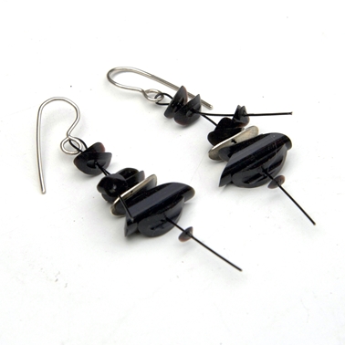 Black medium earrings