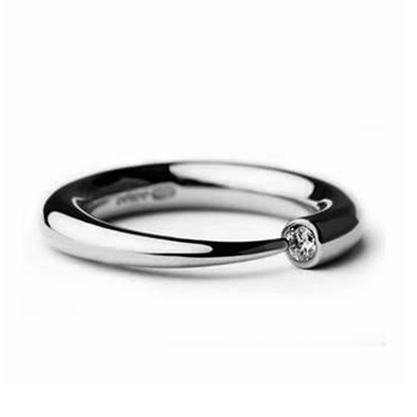 Narrow tapering silver wiggly ring