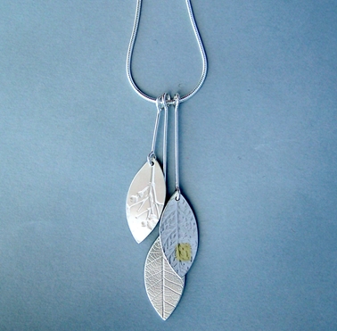 3 leaf on wire pendant