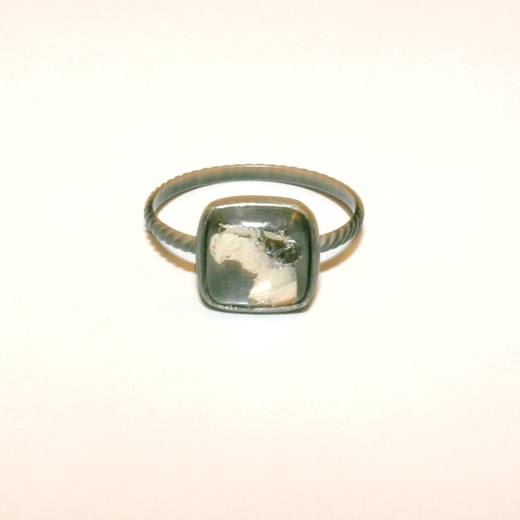 Vintage Galss CAb Ring