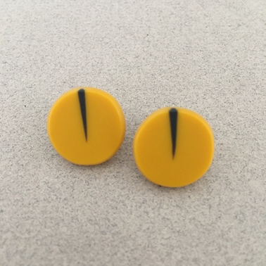 Mustard circle studs