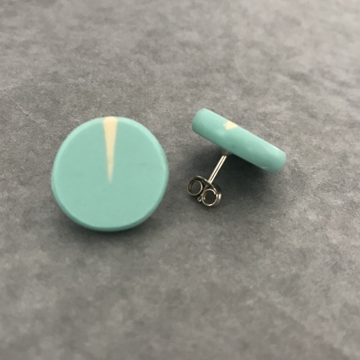 Circle studs reverse