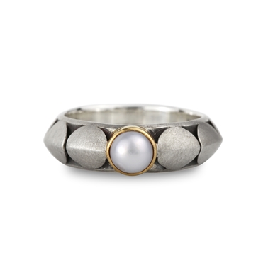 Anubis Ring with Pearl