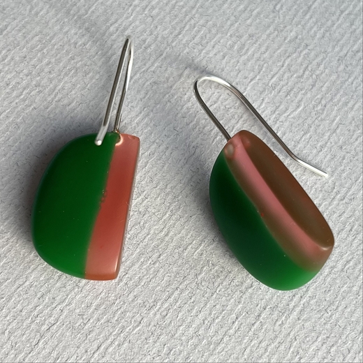 D drop earrings - green/pink - side