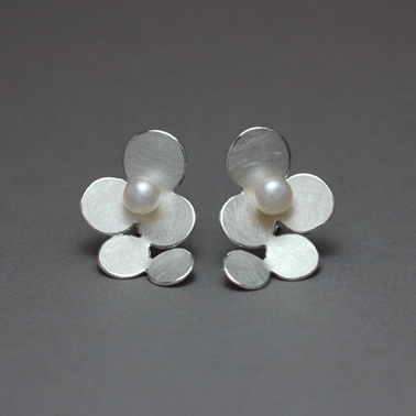 5 circles earrings with pearl