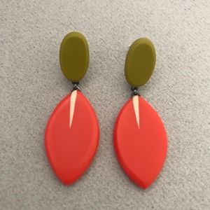 Leaf drop earrings