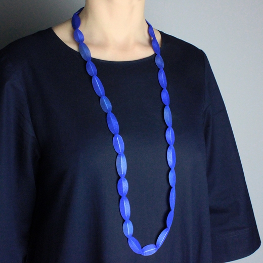 Leaf Line necklace blue - worn