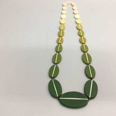 Long green ombré necklace