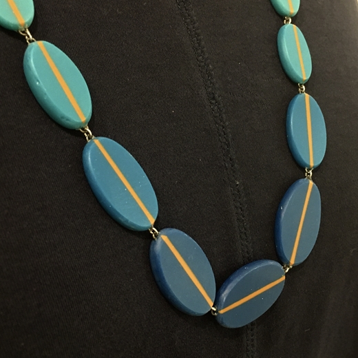 Ombré necklace detail