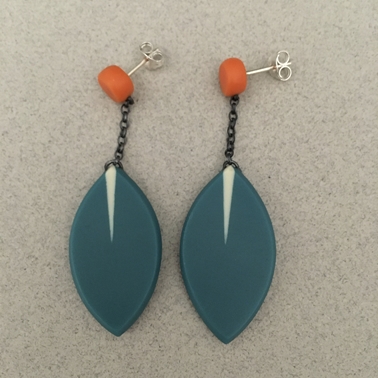 Drop leaf chain earrings