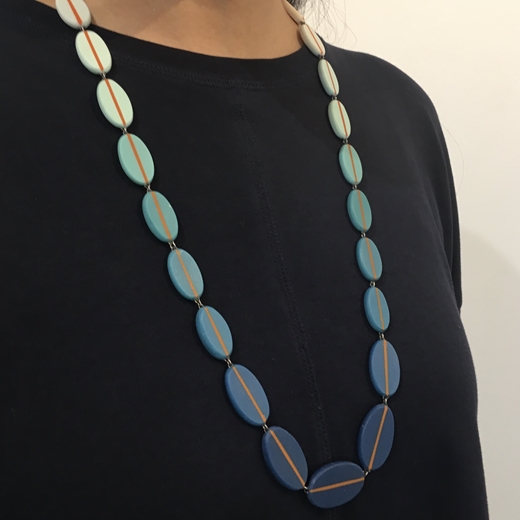 Ombré necklace on model