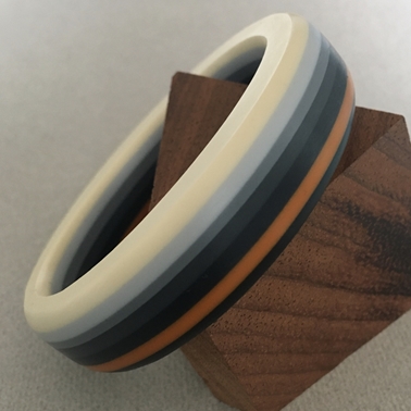 Chunky ombré bangle