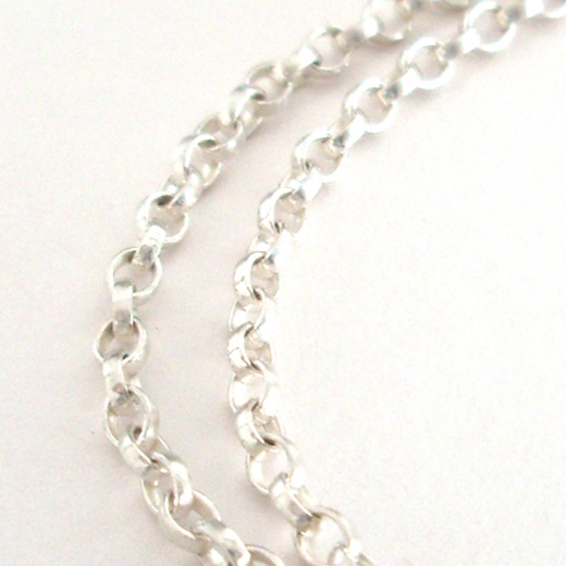 Ariana belcher necklace chain detail
