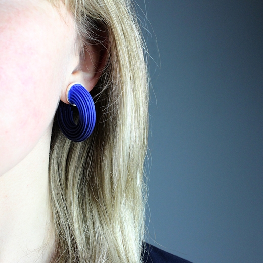 Small Brushstroke earrings - ocean blue - worn