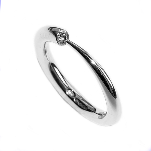 Narrow tapering silver diamond wiggly ring