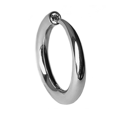 Tapering silver ring with 10pt diamond