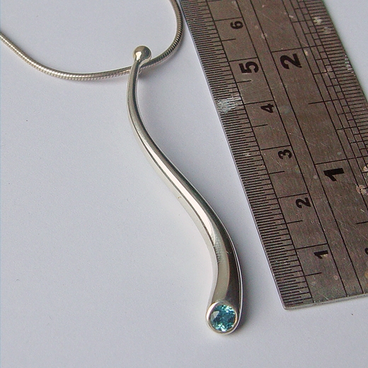 Curving silver pendant