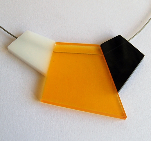 yellow fragments necklace close up 1
