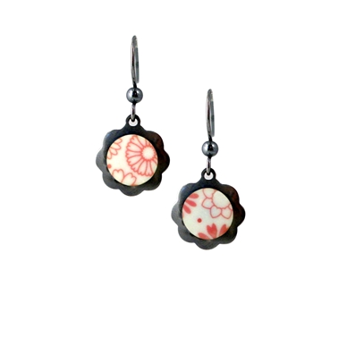 daisy earrings pink