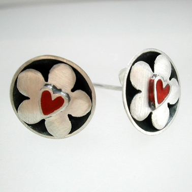 Dotty cup earrings with red heart daisies