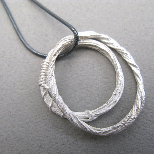 double thread link pendant