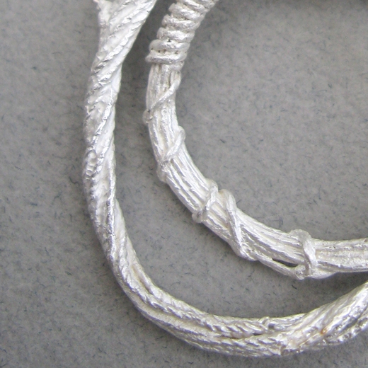 double thread link pendant