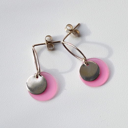 small pink oval top earrings