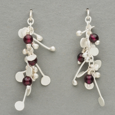Blossom wire stud earrings with garnet, satin