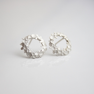 Floral wreath medium silver earrings-1