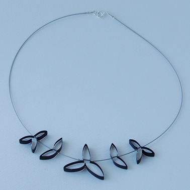 flower necklace black