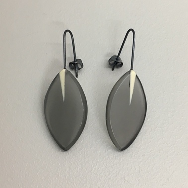 Drop leaf line earrings
