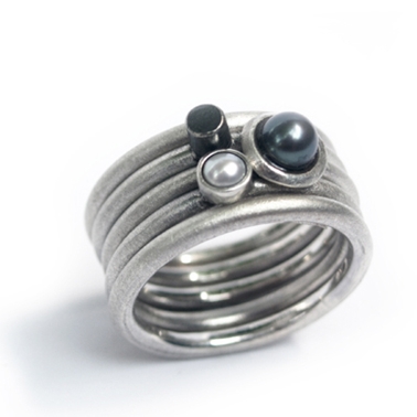 Silver pearl ring set