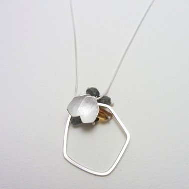 Honey petal & loop pendant