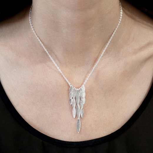 waterfall necklace model