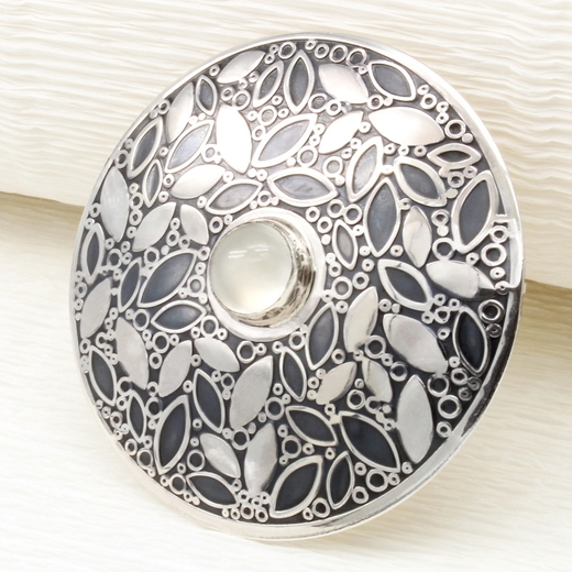 Leaf pattern brooch, white moonstone, 9