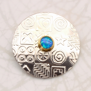 Round brooch, blue opal triplet 2