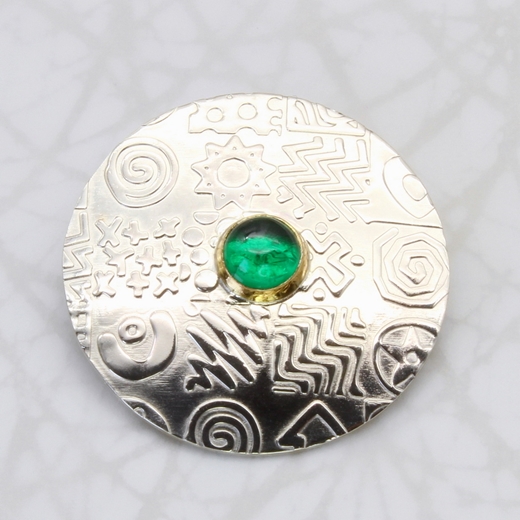 Round brooch, green Spinel, 5