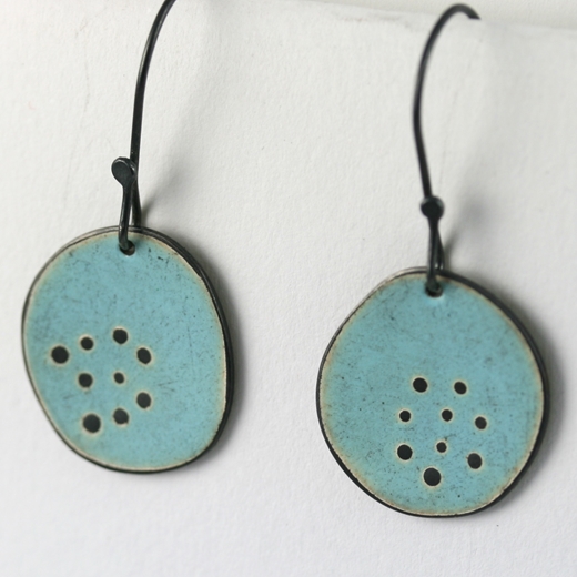 Sealife earrings round matt turquoise detail