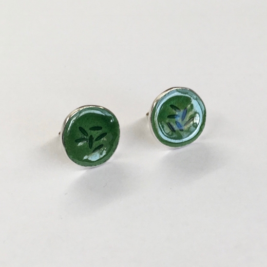 Stud earrings green