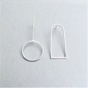 Arch and skillet earrings