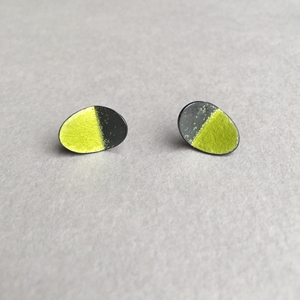 Yellow green/oxidised silver fold studs
