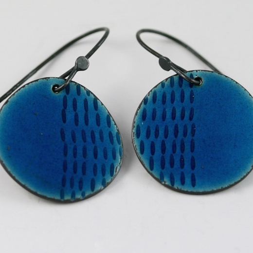 Tidal earrings round blue detail