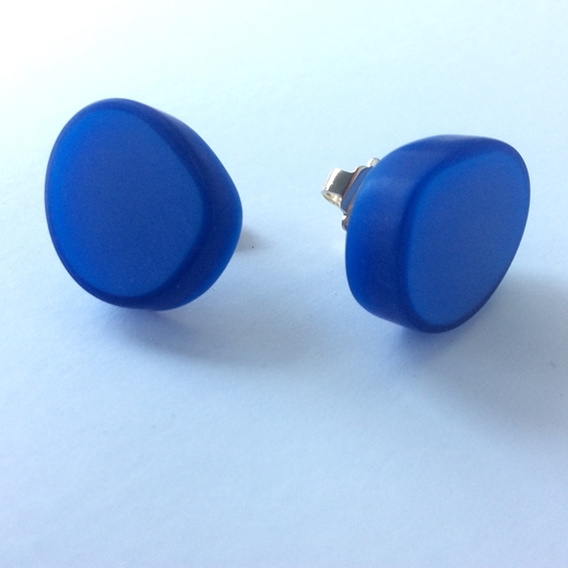 oval studs detail