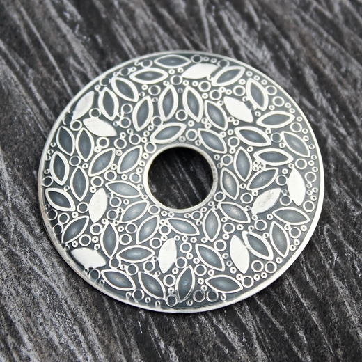 Brooch No.3, leaf pattern, doughnut shape,2