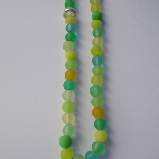 small bead necklace greens detail