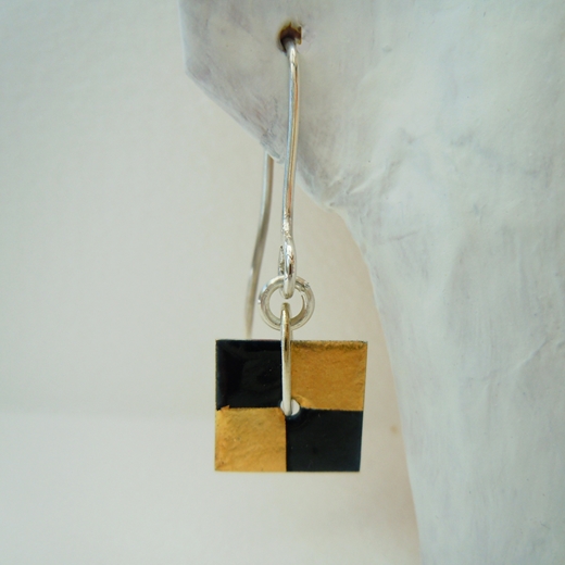 View on ear  Square drop black /gold