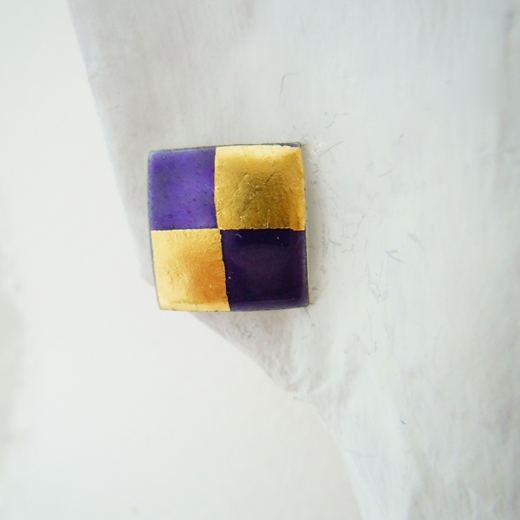 View on ear  Square purple/gold