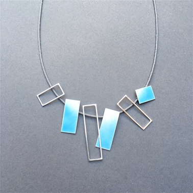Light turquoise scatter necklace