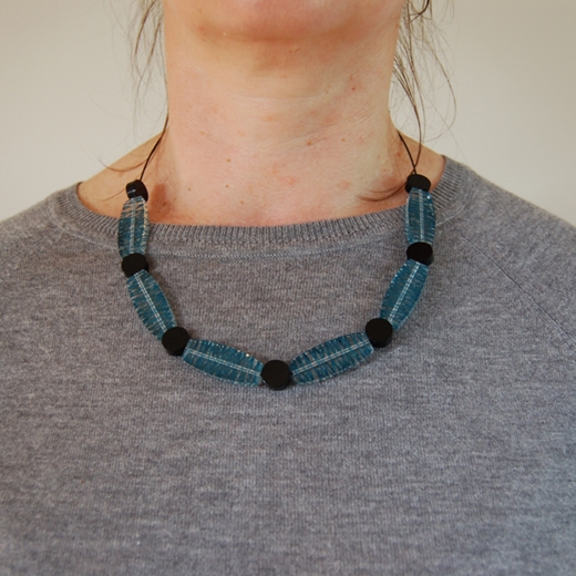 model wired necklace jade