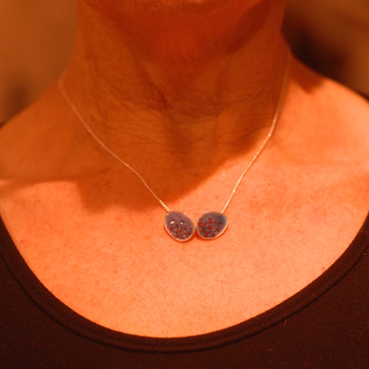 Petri double pendant worn